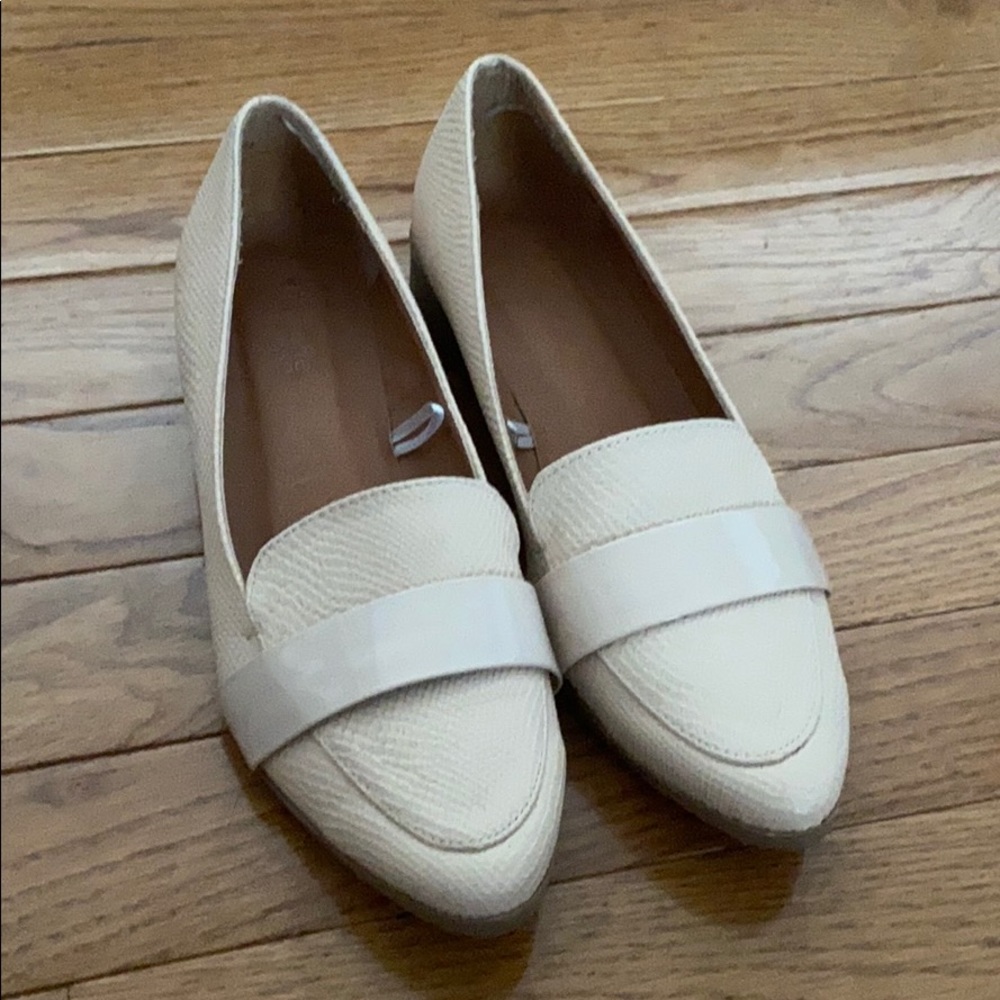 Beige/cream loafer flats